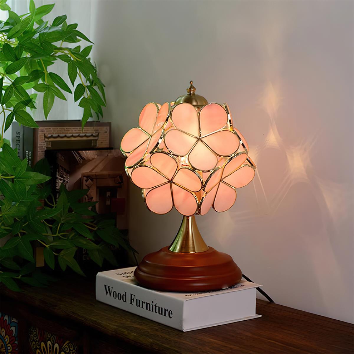 Rynx | Lumi Tiffany Table Lamp