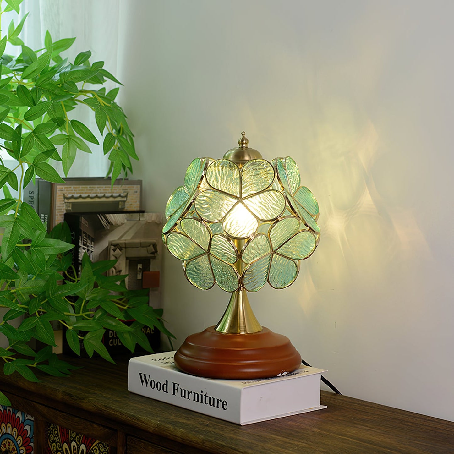 Rynx | Lumi Tiffany Table Lamp