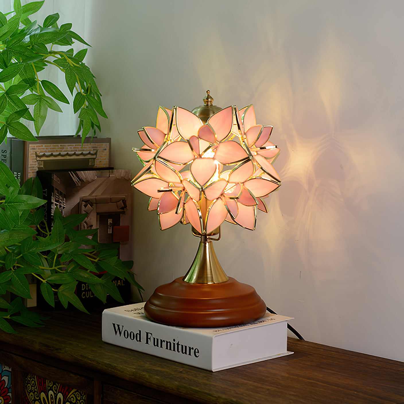 Rynx | Lumi Tiffany Table Lamp