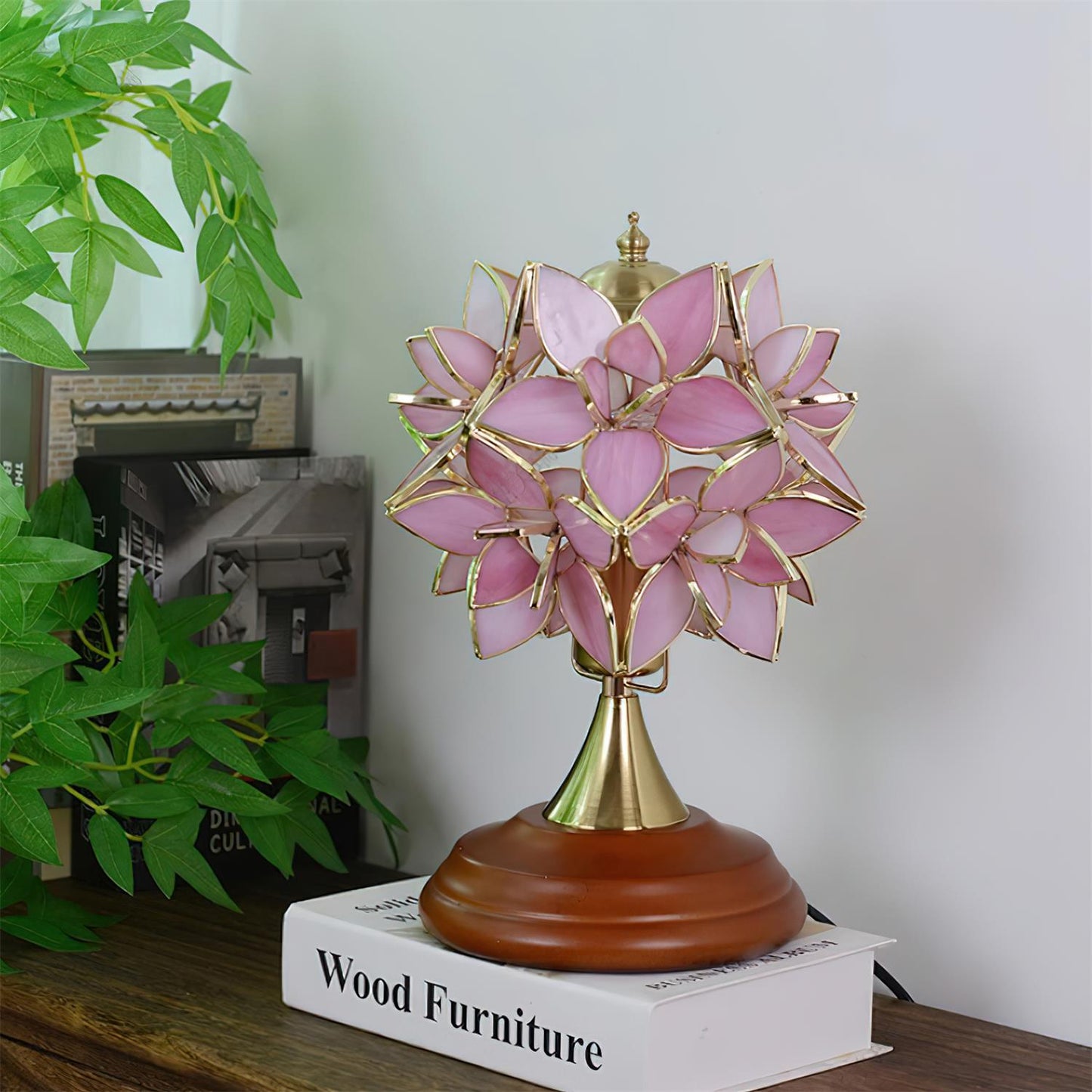 Rynx | Lumi Tiffany Table Lamp