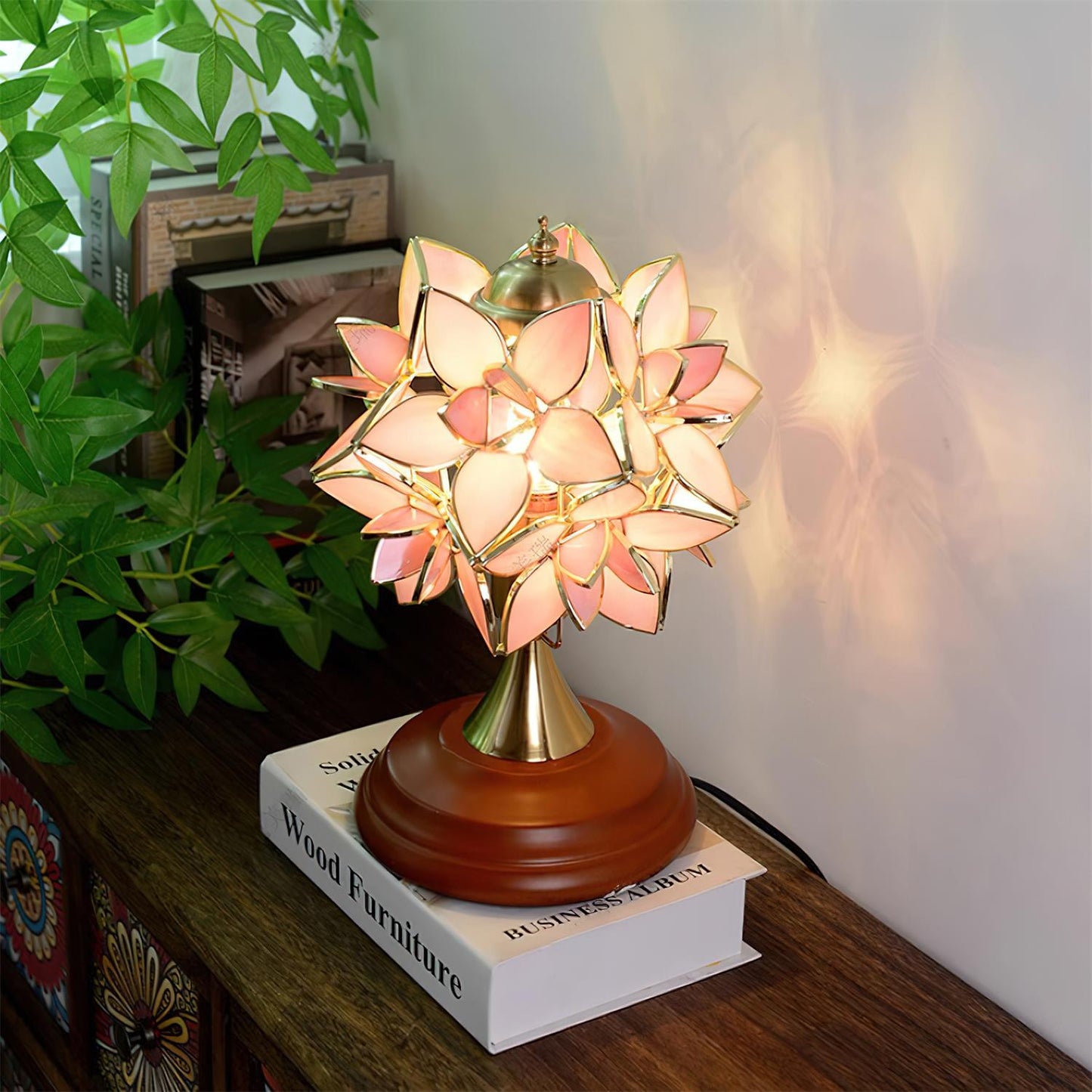 Rynx | Lumi Tiffany Table Lamp