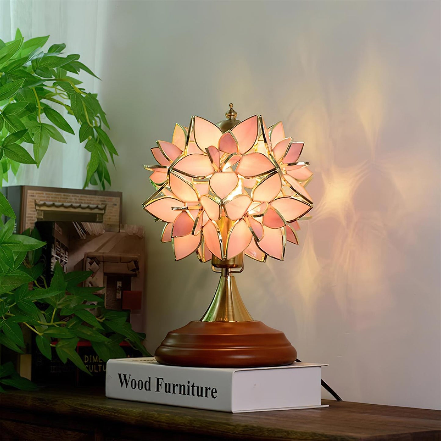 Rynx | Lumi Tiffany Table Lamp