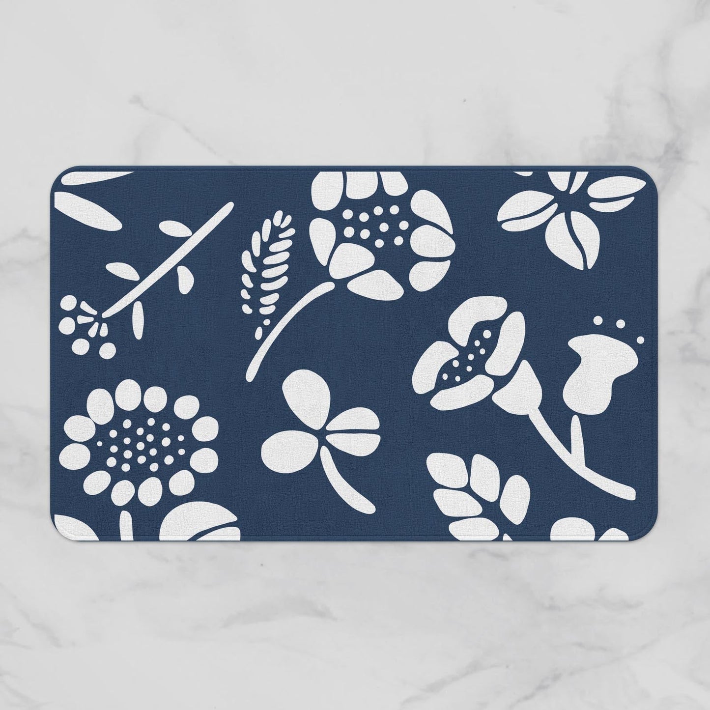 Rynx | White and navy blue flower bath mat
