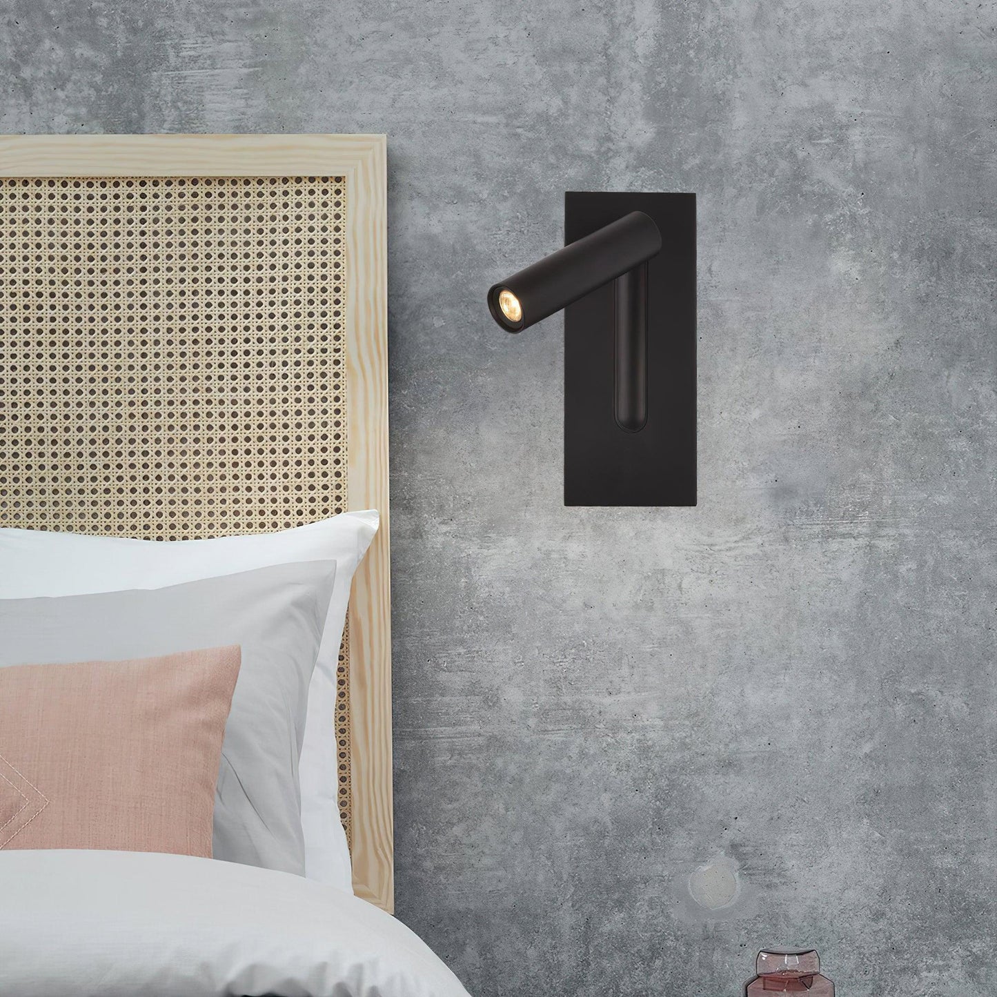 Rynx | Modern Laiton Wall Lamp