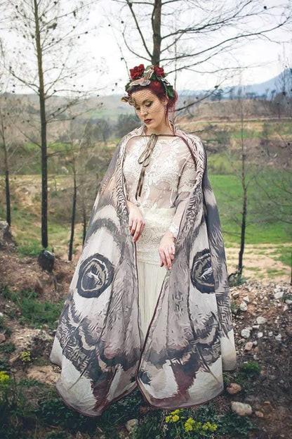 Rynx | Mystical Cloak "Grey Moth" – Elegance & Magic in a stunning Cape