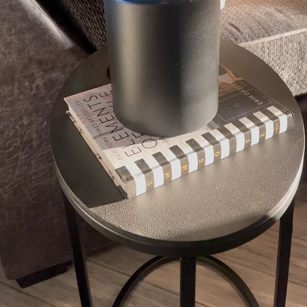 Rynx | Oval Metal C Table