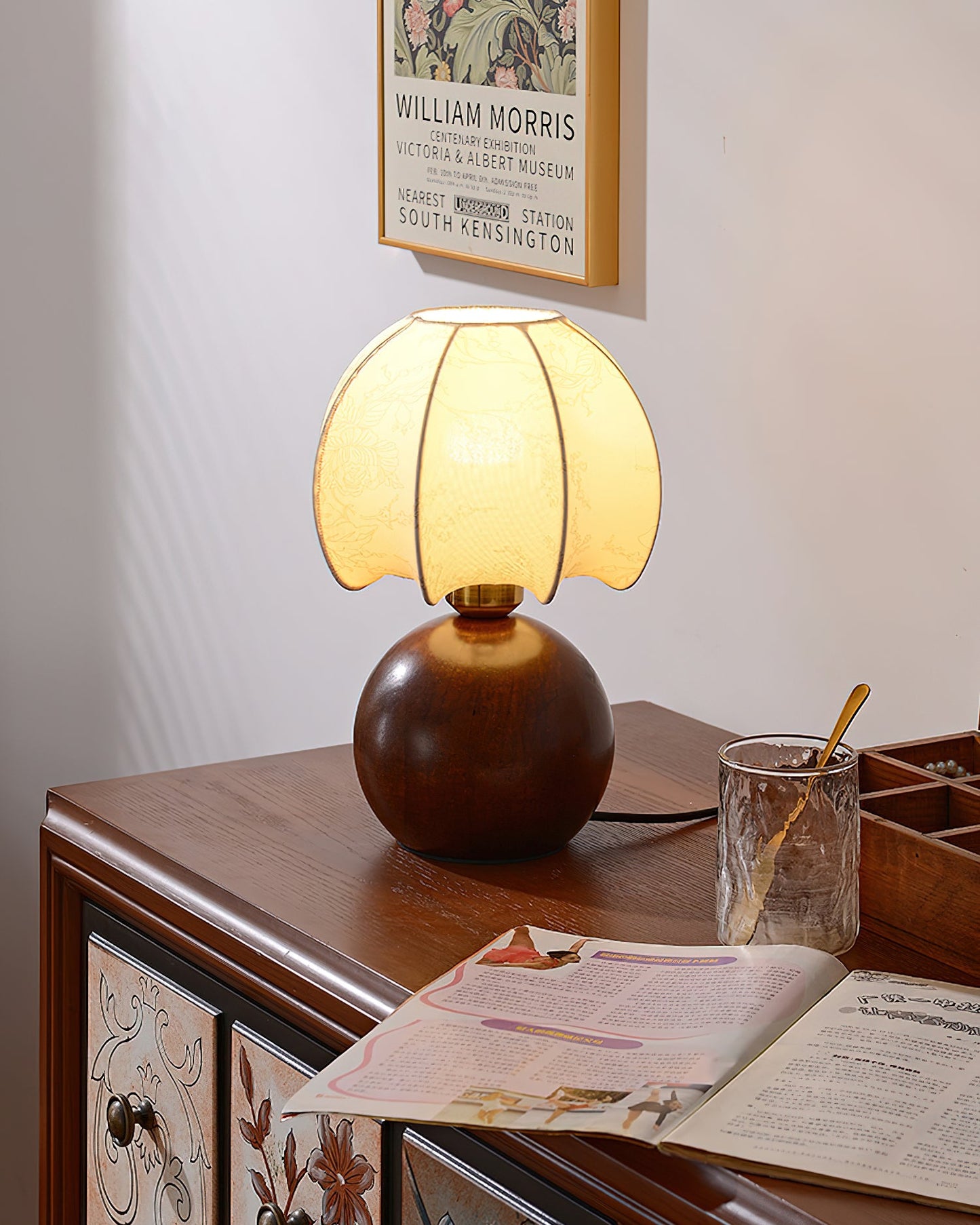 Rynx | Peonies Table Light