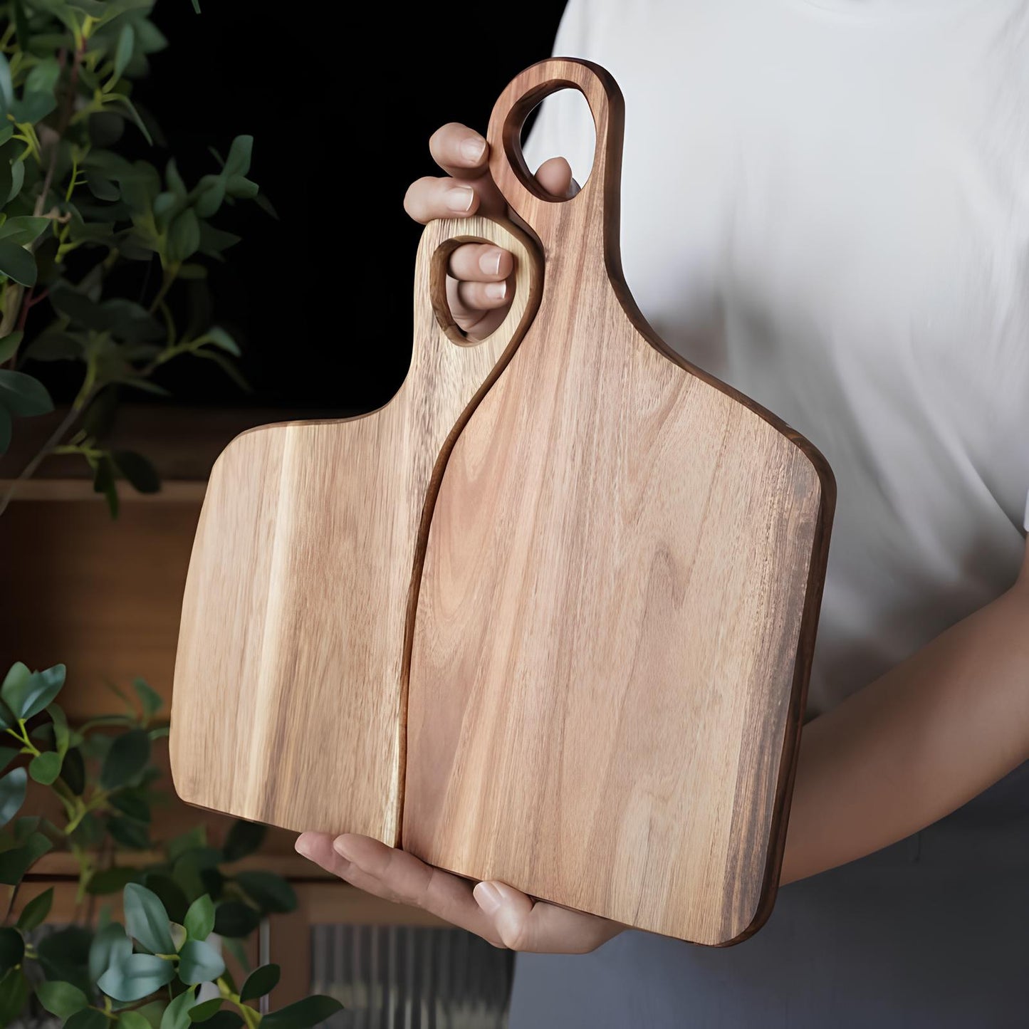 Rynx to cut in acacia wood