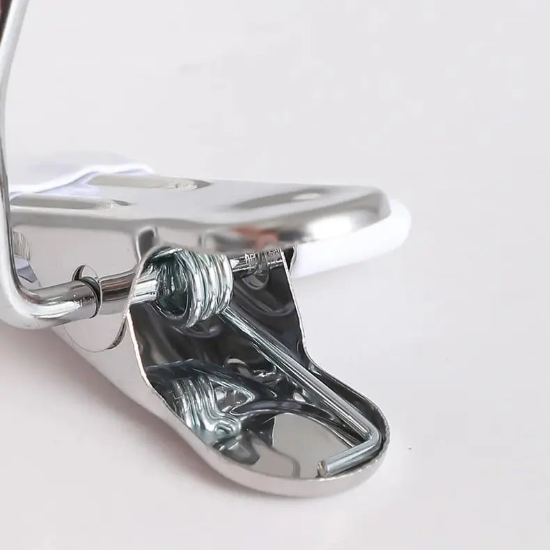 Rynx | Space-saving metal clip hook with PVC handle – More stable than wood & plastic
