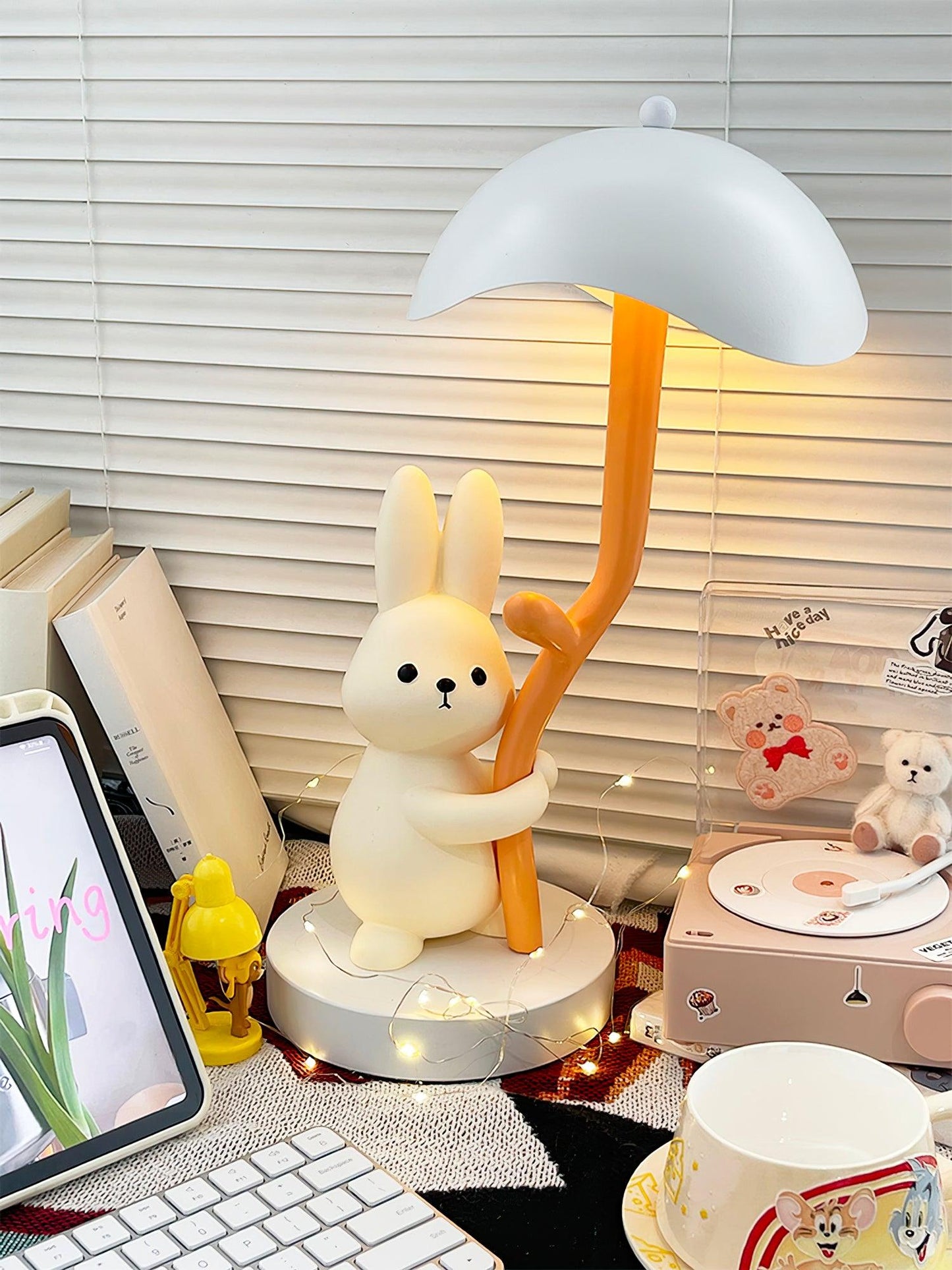 Rynx | Rabbit Hug Table Lamp