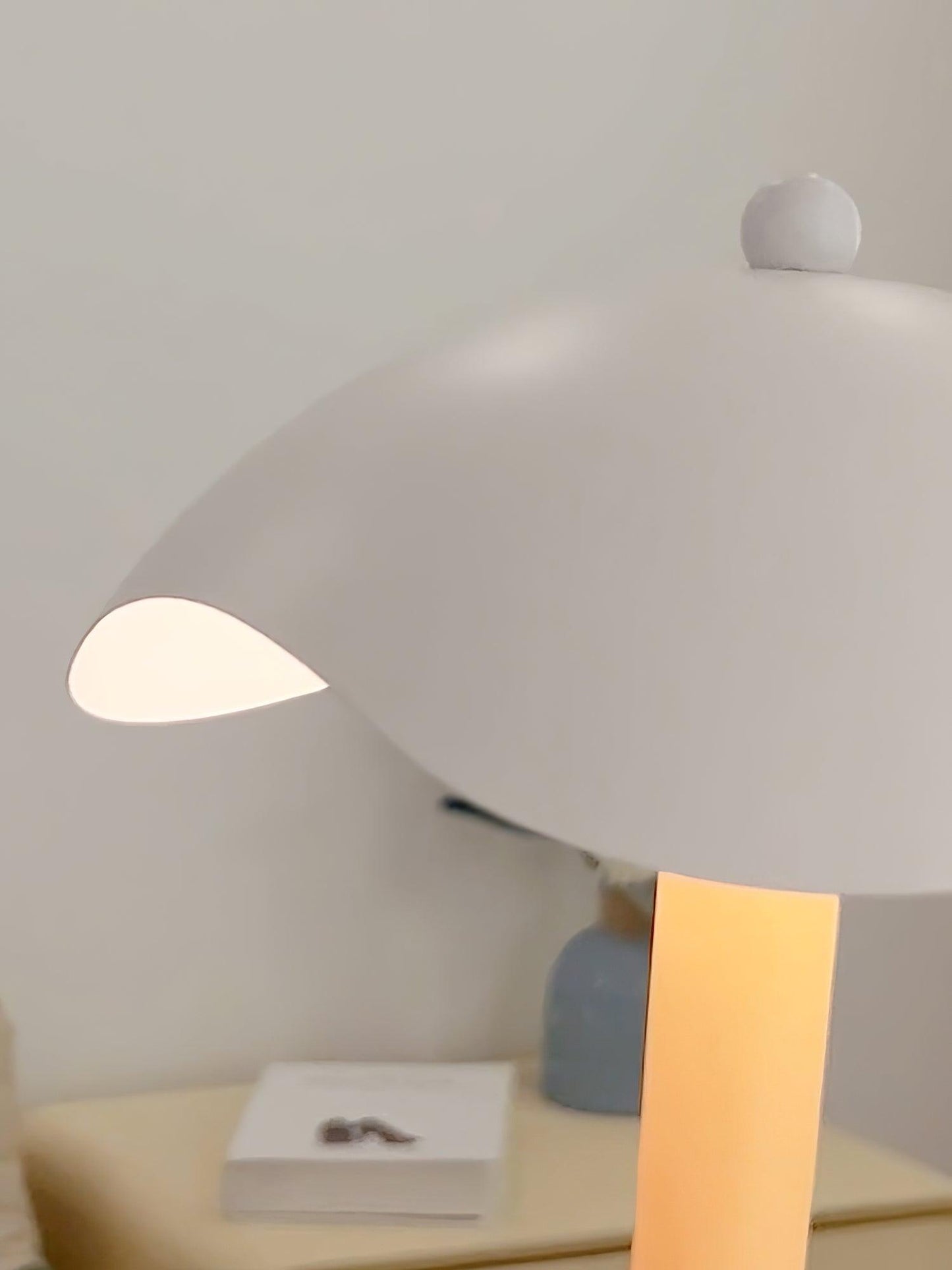 Rynx | Rabbit Hug Table Lamp