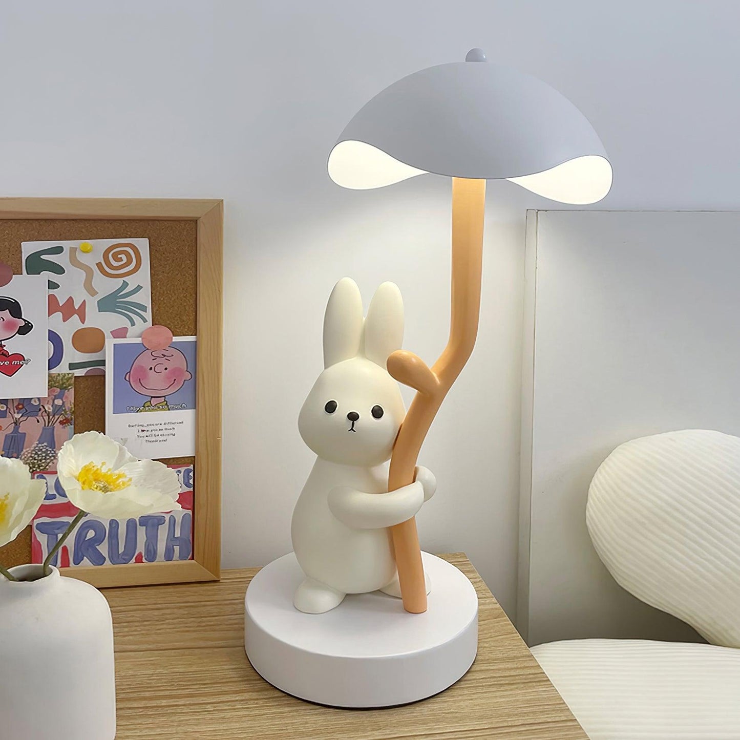 Rynx | Rabbit Hug Table Lamp