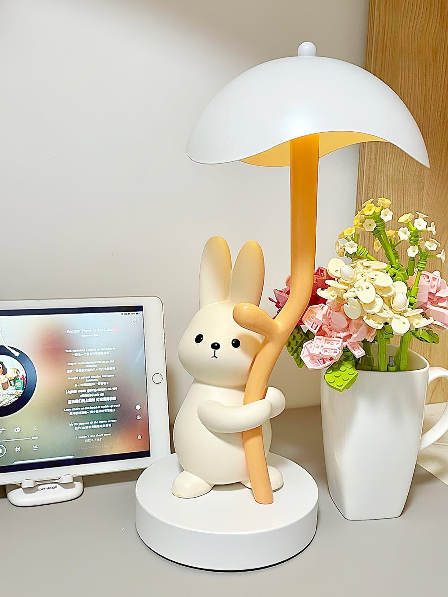 Rynx | Rabbit Hug Table Lamp