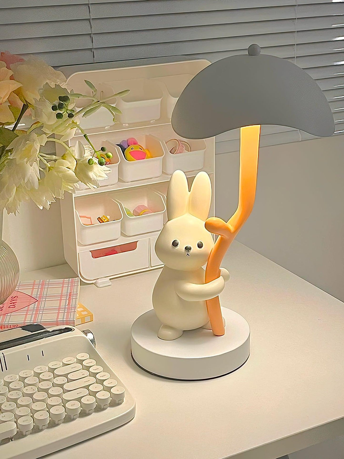 Rynx | Rabbit Hug Table Lamp