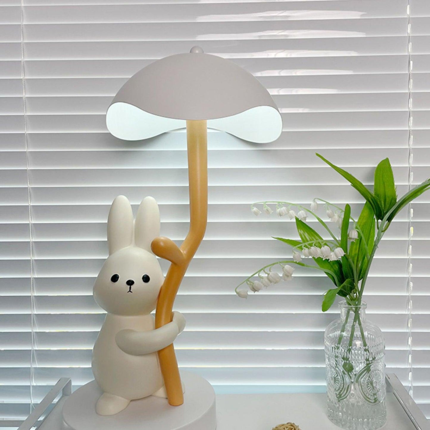 Rynx | Rabbit Hug Table Lamp