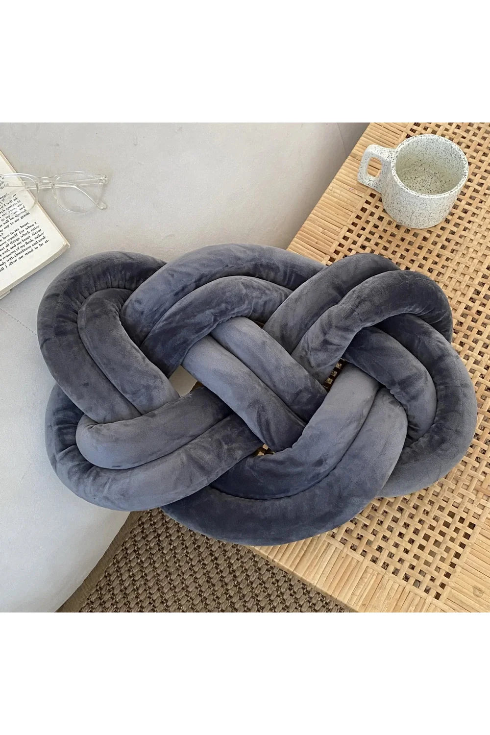 Rynx | Knot accent pillow