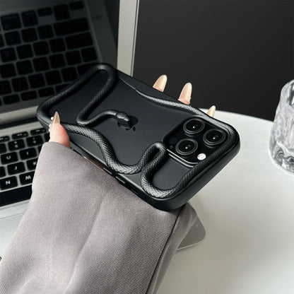 Rynx | Plating Weicher Gummi Rahmen Hohler Schlange Handyhülle Für iPhone 11 12 13 14 15 16 Pro Max Objektivschutz Unregelmäßige Stoßfeste Hülle
