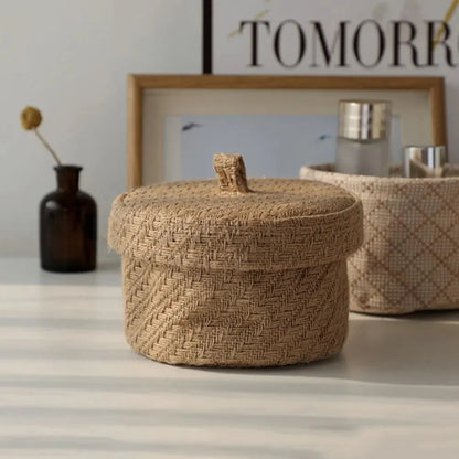 Rynx | Stylish round jute basket with lid - Contemporary organizational solution
