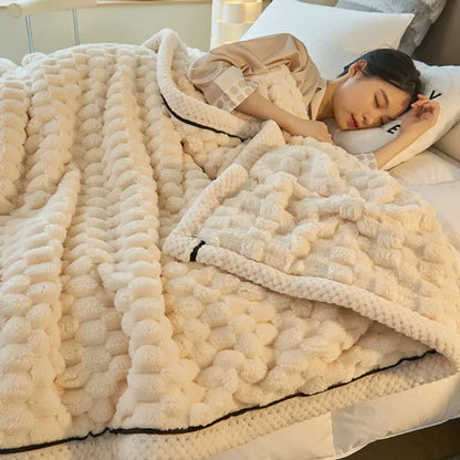 Rynx | Ivory Blowing Blanket