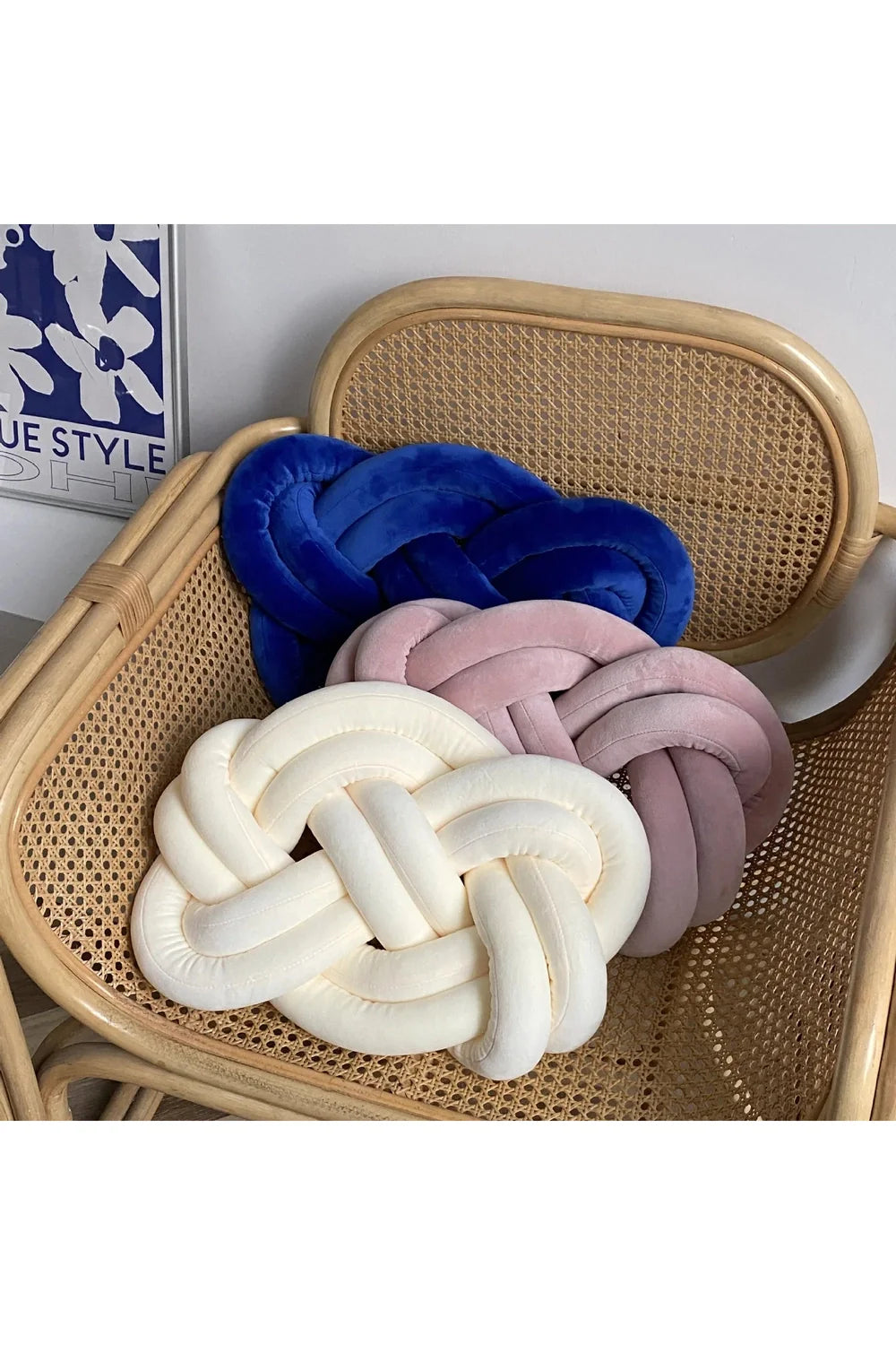 Rynx | Knot accent pillow