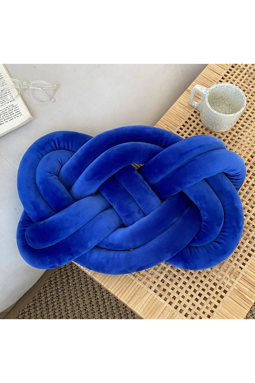 Rynx | Knot accent pillow