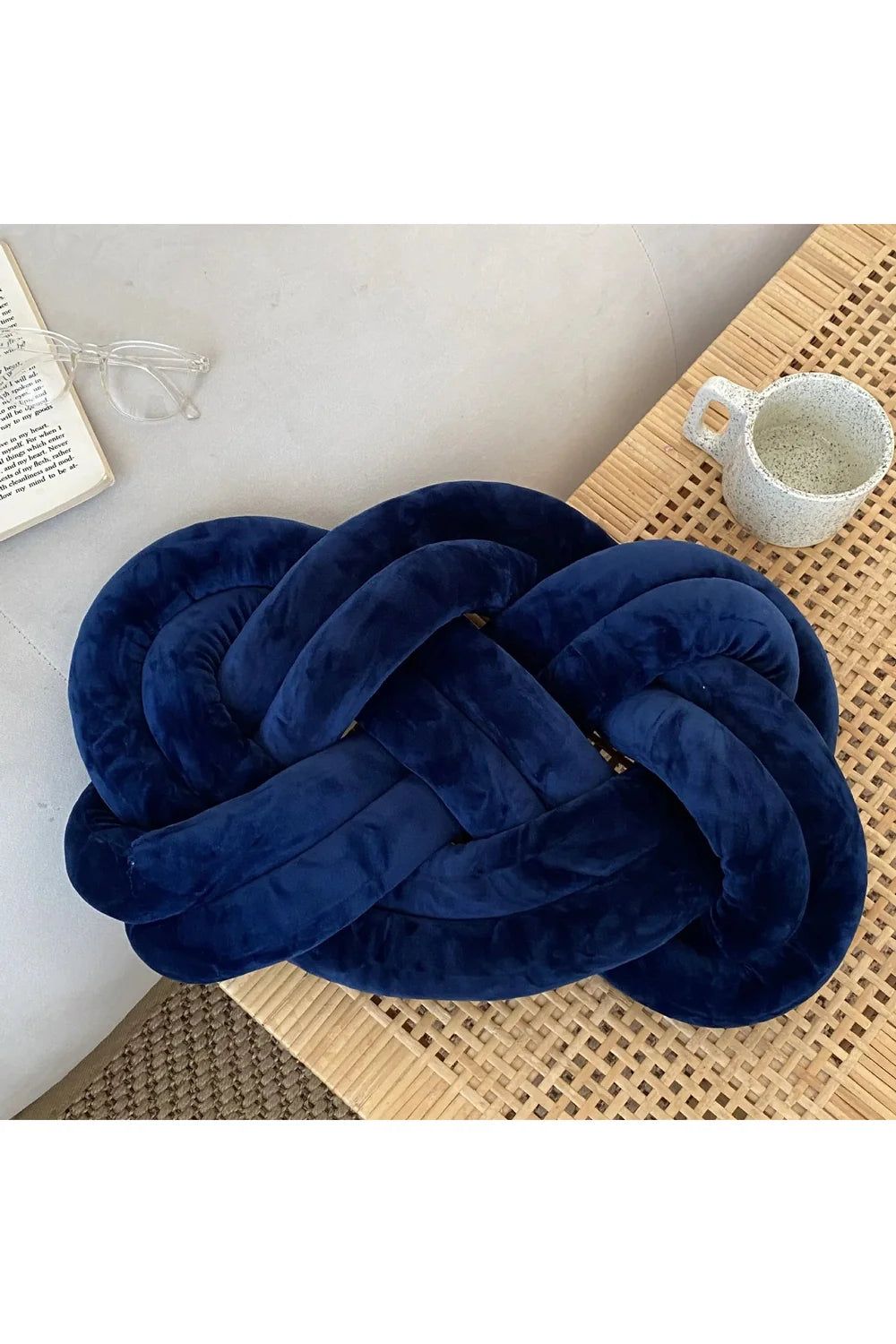 Rynx | Knot accent pillow