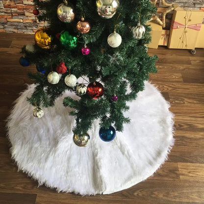 Rynx | Plush Faux Fur White Christmas Tree Skirt