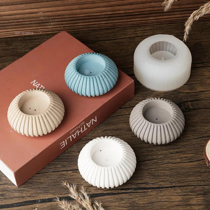 Rynx | Versatile round silicone mold for crafting personalized concrete candle holders and incense holders - Ideal for DIY home decor projects