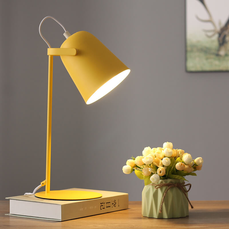 Rynx | LumiTouch – Minimalist Table Lamp with Tripod Base and Touch Control