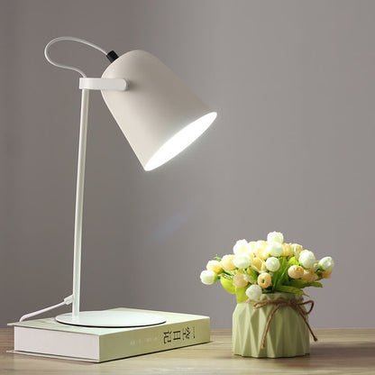 Rynx | LumiTouch – Minimalist Table Lamp with Tripod Base and Touch Control
