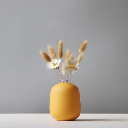 Rynx | Modern solid color vases with flowers