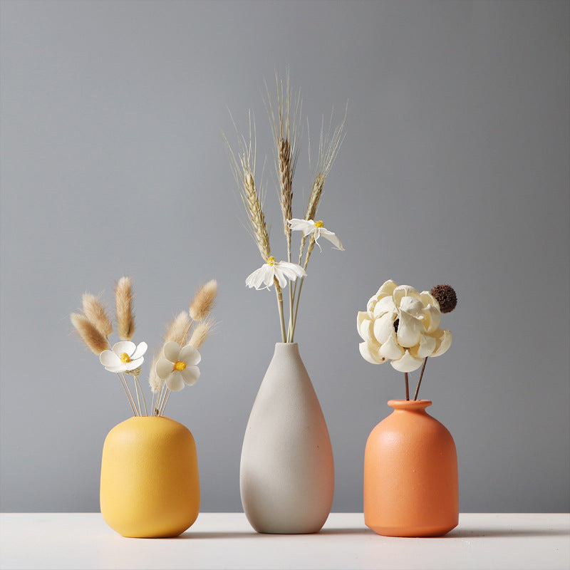Rynx | Modern solid color vases with flowers