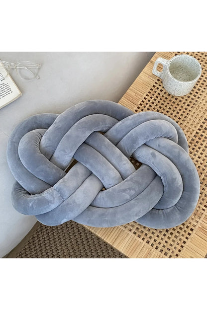 Rynx | Knot accent pillow