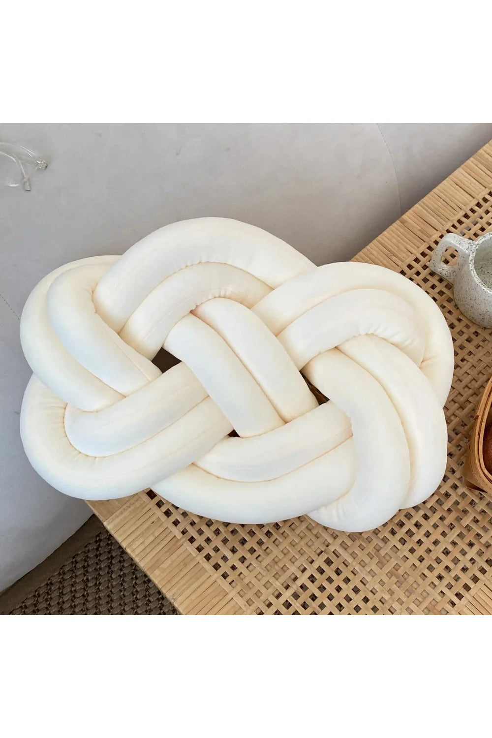 Rynx | Knot accent pillow