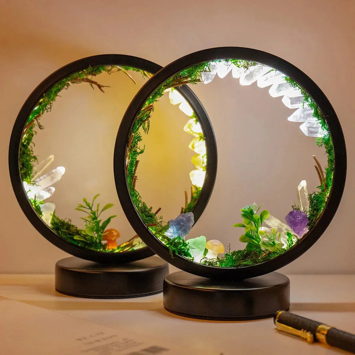Rynx | elegant - Round frame - Green crystals - Chic decoration