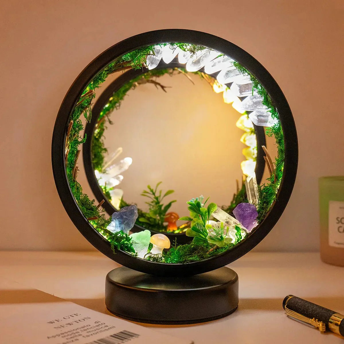 Rynx | elegant - Round frame - Green crystals - Chic decoration