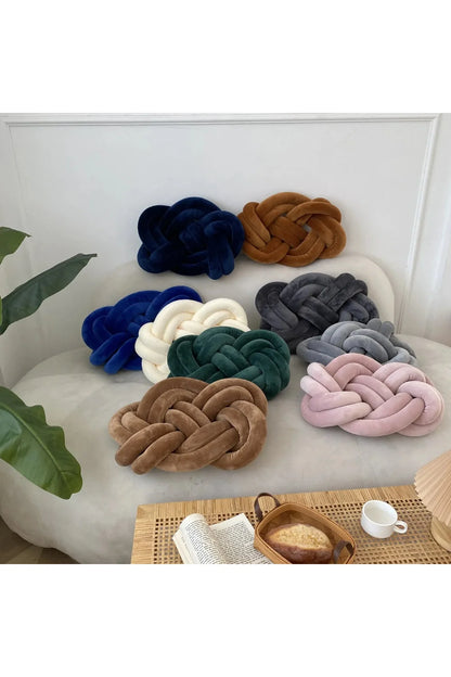 Rynx | Knot accent pillow
