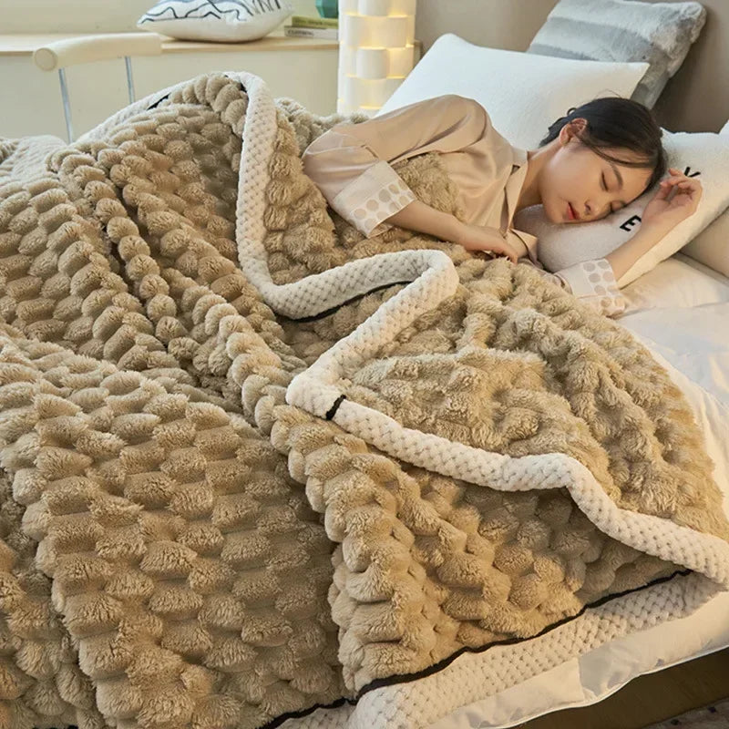 Rynx | Ivory Blowing Blanket