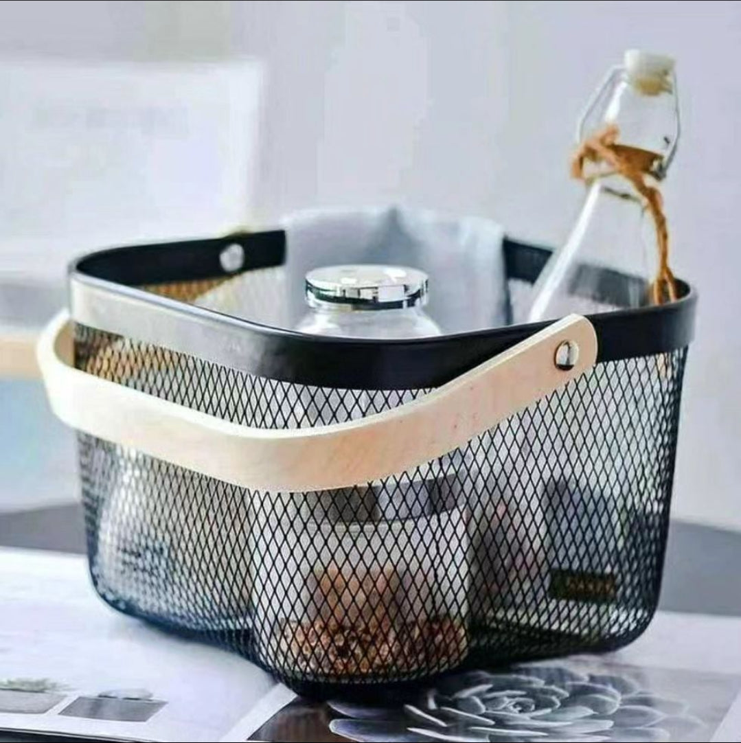 Rynx | Mesh fruit basket with wooden handle