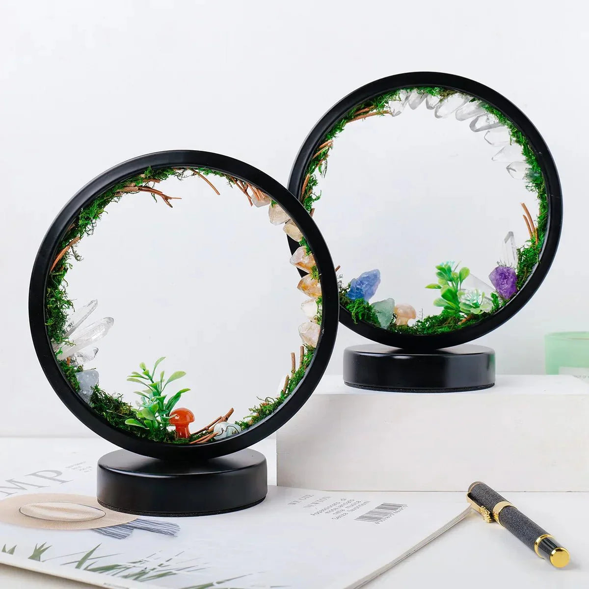 Rynx | elegant - Round frame - Green crystals - Chic decoration