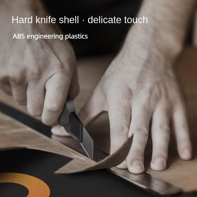 Rynx | Deli Black SK2 Steel Utility Knife: The ultimate solution for precise cutting