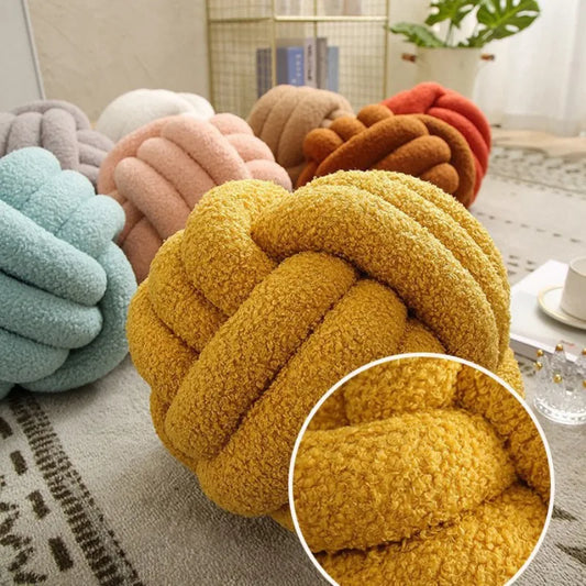 Rynx | Throw Pillow - Cozy - Hand-knotted Ball - Sheepskin