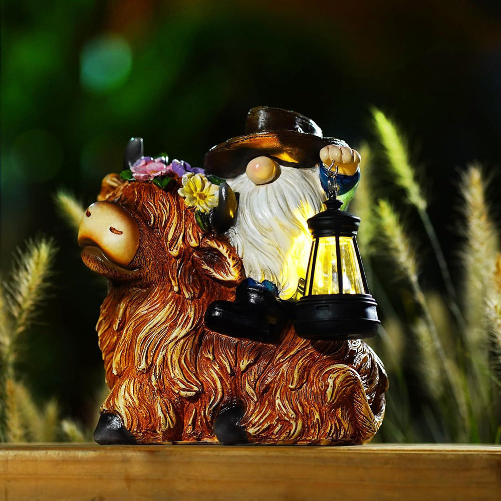 Rynx | Solar-powered highland cow garden statue