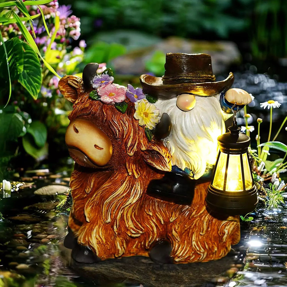 Rynx | Solar-powered highland cow garden statue
