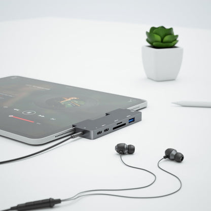 Rynx | For iPad Pro 7-in-1 HDMI 4K + 3.5 mm Audio + SD/TF + 1 USB 3.0 + USB-C/Type-C + PD USB-C Docking Station