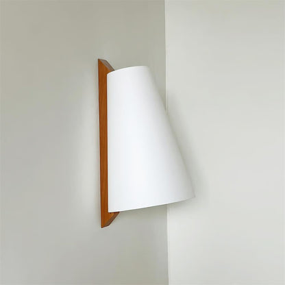Rynx | Trianora Wall Lamp