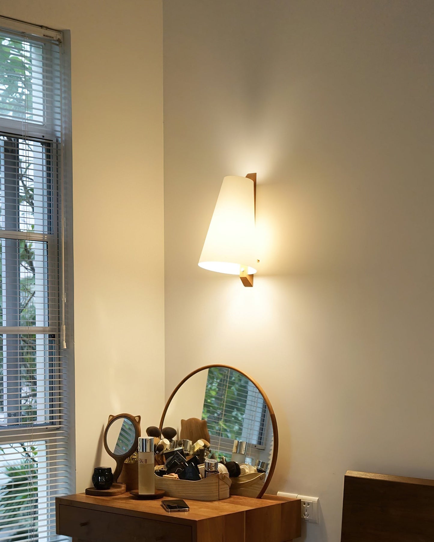 Rynx | Trianora Wall Lamp
