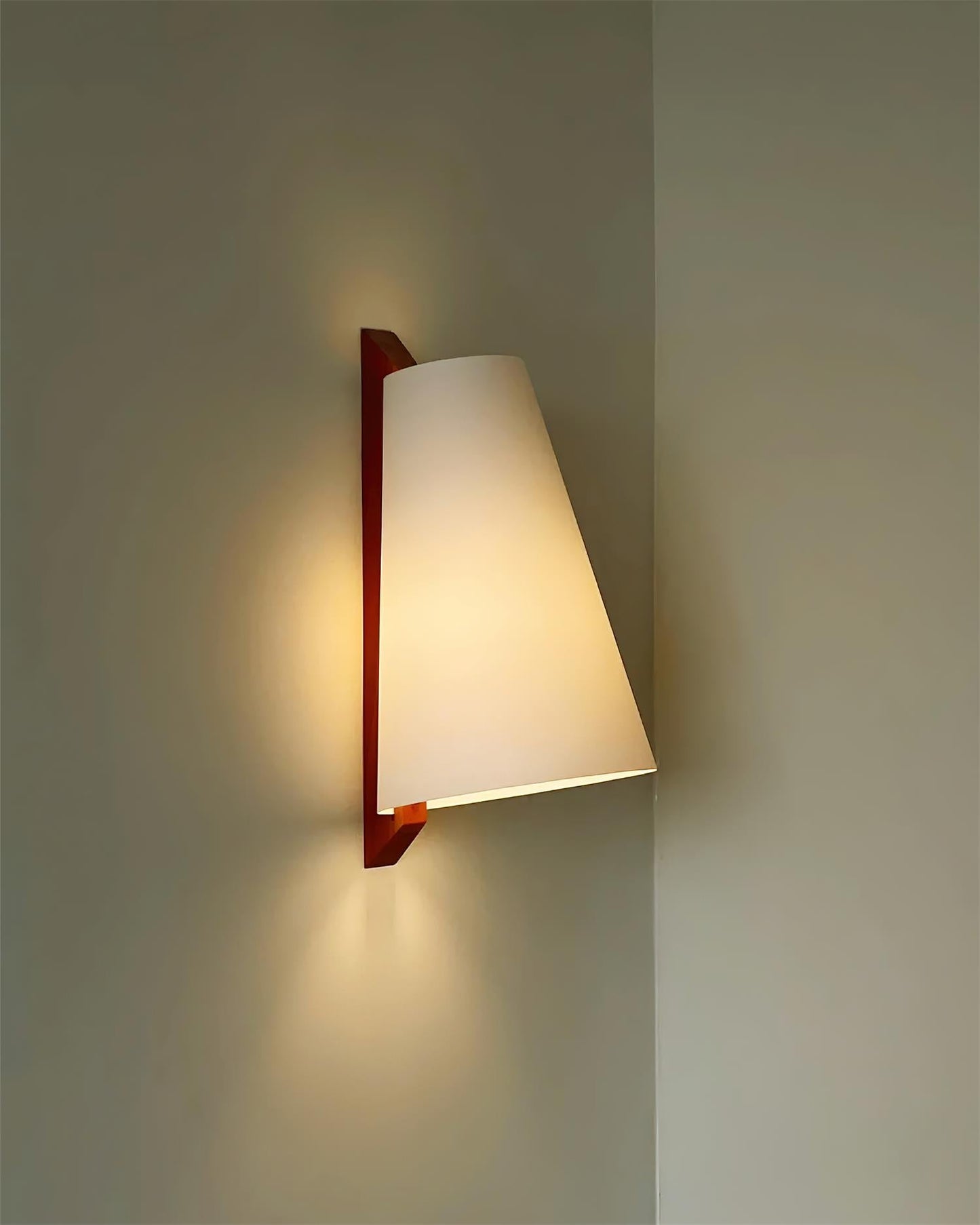 Rynx | Trianora Wall Lamp