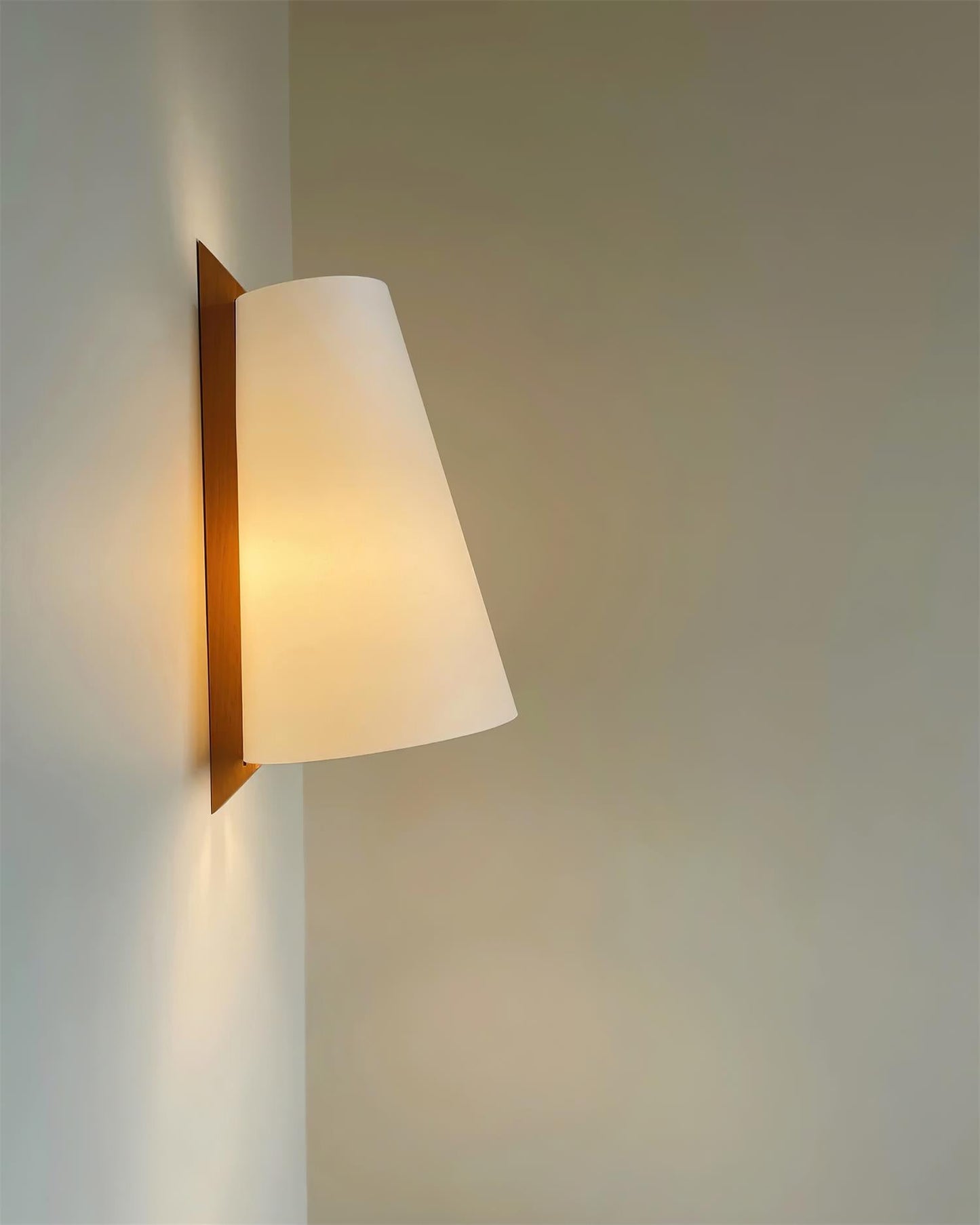 Rynx | Trianora Wall Lamp