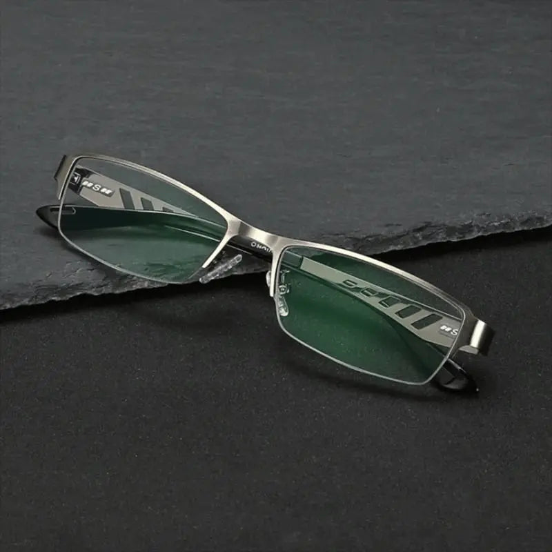 Rynx | Ultra-light multifocal self-tinting reading glasses